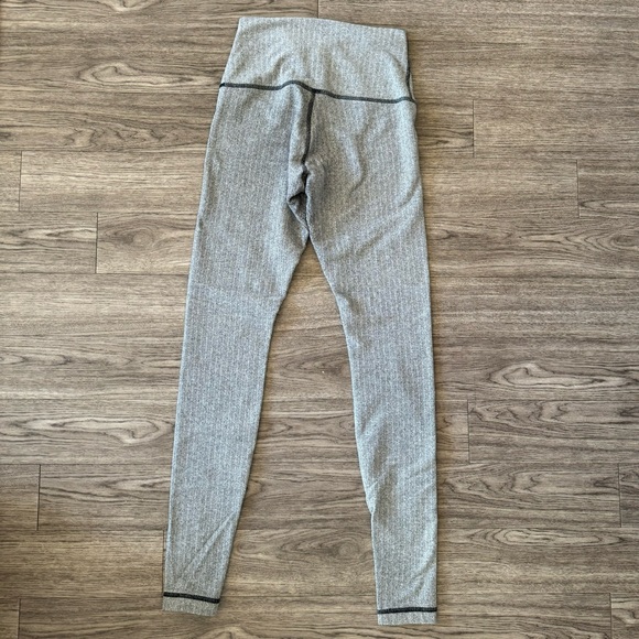 Lululemon heather gray patterned leggings - size 6 - Picture 4 of 5